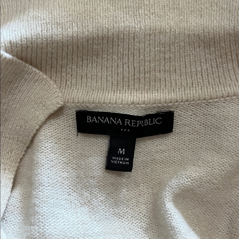 Banana Republic Cream V-Neck Sweater - Picture 3 of 7